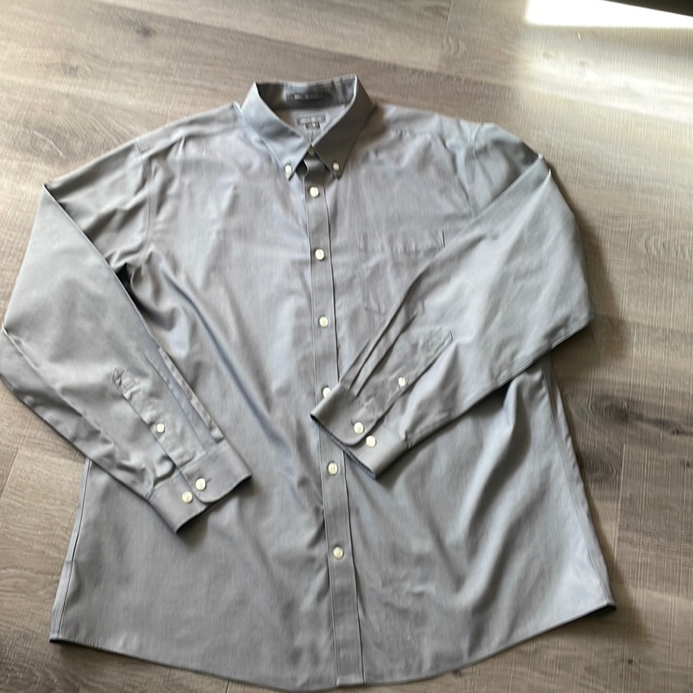 Eddie Bauer Mens wrinkle free long sleeve dress shirt.